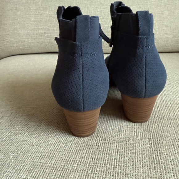 Violet & Red Women's Navy Ankle Boots - Picture 6 of 8